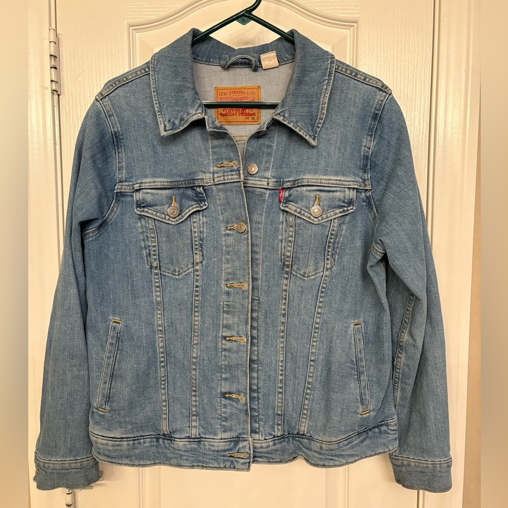 Levi's original Trucker Jacket

The original denim jacket since 1967.